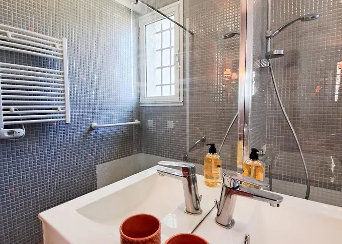 Nonni, Maison Familiale - * 鲁瓦扬